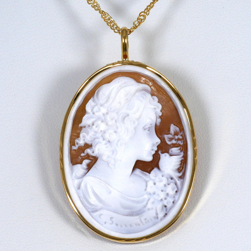 18K (18-karat) Yellow Gold Necklace with Shell Cameo Card, Total Weight 8.5g,...